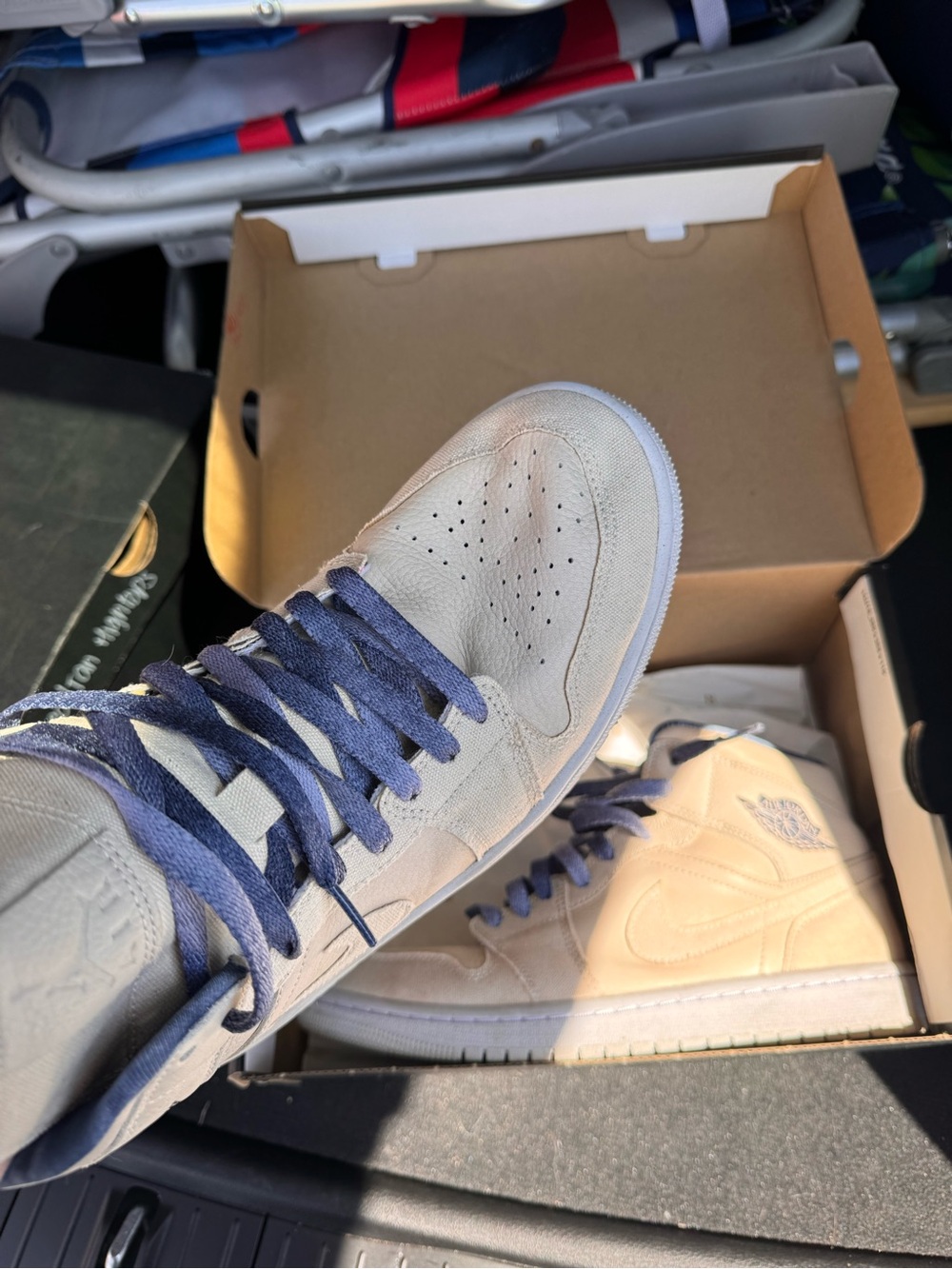 Nike Air Jordan 1 Mid - Picture 3 of 4